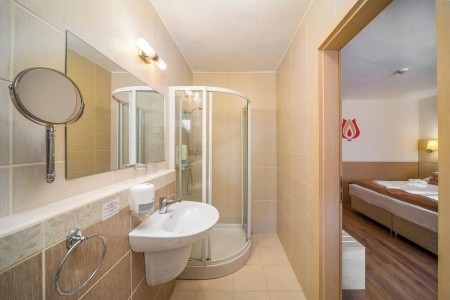 Maďarsko Západné Zadunajsko Piroska 7 dňový pobyt Polpenzia Vlastná May 2026 (26/05/26- 1/06/26)