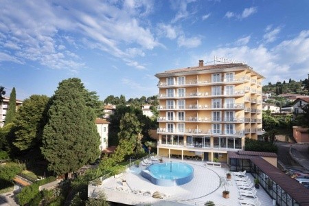 Socializing Hotel Mirna