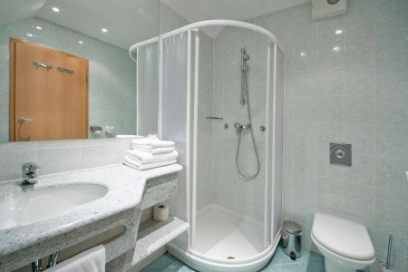 Ramada Hotel & Suites By Wyndham Kranjska Gora - 10