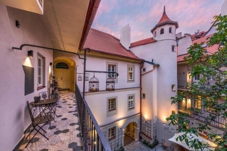 MOOo by the Castle - 1