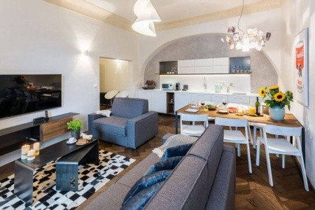 MOOo by the Castle - 9