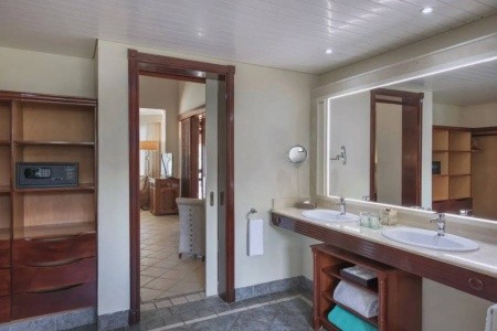 Maurícius Le Morne Dinarobin Beachcomber Golf Resort & Spa 9 dňový pobyt All Inclusive Letecky Letisko: Praha July 2026 (19/07/26-27/07/26)