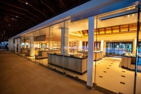 Maurícius Grand Baie Maritim Resort & Spa Mauritius 11 dňový pobyt Polpenzia Letecky Letisko: Praha October 2026 (28/10/26- 7/11/26)