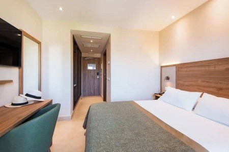 Španielsko Costa Del Sol Tarik 15 dňový pobyt Raňajky Letecky Letisko: Praha April 2026 (16/04/26-30/04/26)