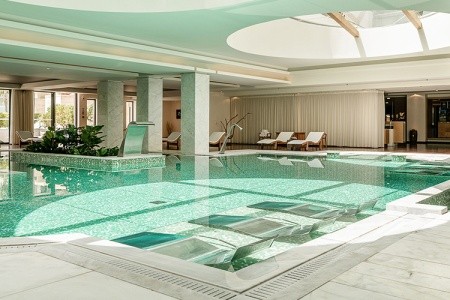 Grécko Kréta Avra Imperial Beach Resort And Spa 12 dňový pobyt Polpenzia Letecky Letisko: Praha June 2026 (27/06/26- 8/07/26)