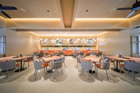 Thajsko Phuket Centara Karon Resort 7 dňový pobyt Polpenzia Letecky Letisko: Praha February 2027 (14/02/27-20/02/27)