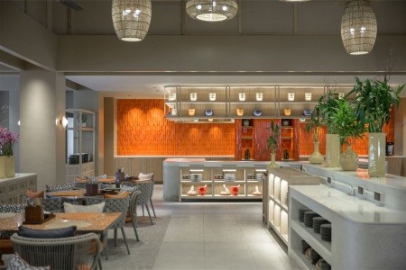 Thajsko Phuket Centara Karon Resort 7 dňový pobyt Polpenzia Letecky Letisko: Praha February 2027 (14/02/27-20/02/27)