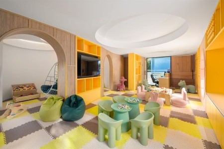 Thajsko Phuket Centara Karon Resort 7 dňový pobyt Polpenzia Letecky Letisko: Praha February 2027 (14/02/27-20/02/27)