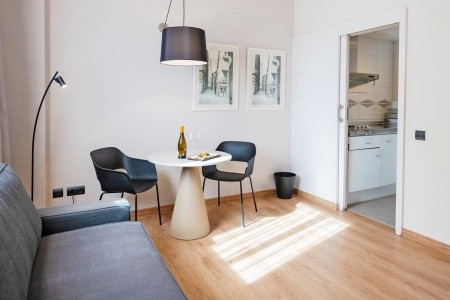 Španielsko Barcelona Aparthotel Atenea Barcelona 4 dňový pobyt Raňajky Letecky Letisko: Praha August 2026 (22/08/26-25/08/26)