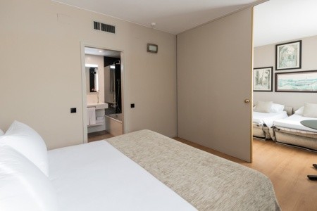 Španielsko Barcelona Aparthotel Atenea Barcelona 4 dňový pobyt Raňajky Letecky Letisko: Praha August 2026 (22/08/26-25/08/26)