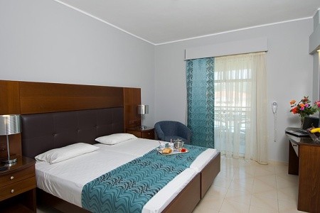 Golden Sun Hotel - 9