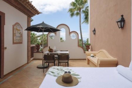 Kanárske ostrovy Tenerife Bahia Del Duque Resort 9 dňový pobyt Raňajky Letecky Letisko: Budapešť December 2026 (11/12/26-19/12/26)