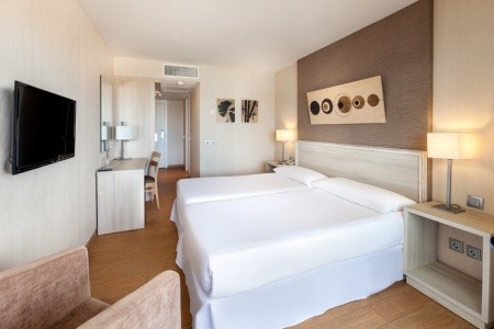 Kanárske ostrovy Lanzarote Thb Lanzarote Beach 5 dňový pobyt Polpenzia Letecky Letisko: Bratislava February 2027 (11/02/27-15/02/27)