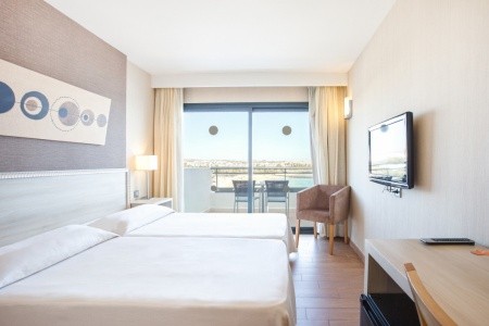 Kanárske ostrovy Lanzarote Thb Lanzarote Beach 5 dňový pobyt Polpenzia Letecky Letisko: Bratislava February 2027 (11/02/27-15/02/27)