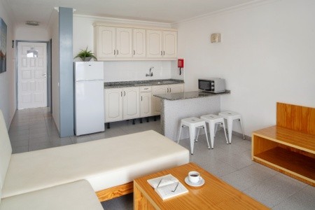 Kanárske ostrovy Lanzarote Ereza Apartamentos Los Hibiscos 8 dňový pobyt Polpenzia Letecky Letisko: Bratislava November 2026 (26/11/26- 3/12/26)