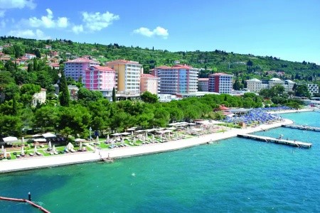 Socializing Hotel Mirna