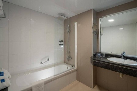 Aqua Hotel The Breeze	(Ex. Aquahotel Montagut) - 11