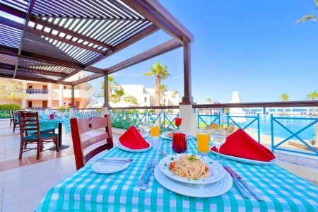 Ivy Cyrene Island Resort - 33