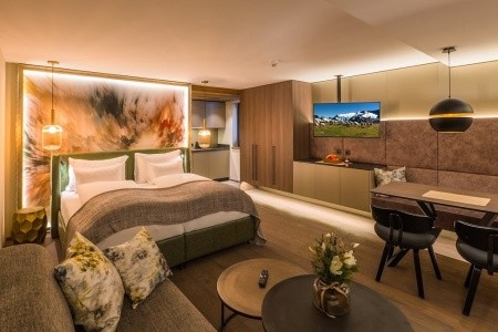 Vier Studios & Restaurant - 2