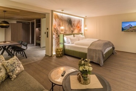 Vier Studios & Restaurant - 3