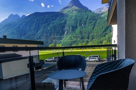 Vier Studios & Restaurant - 4