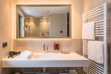 Vier Studios & Restaurant - 5