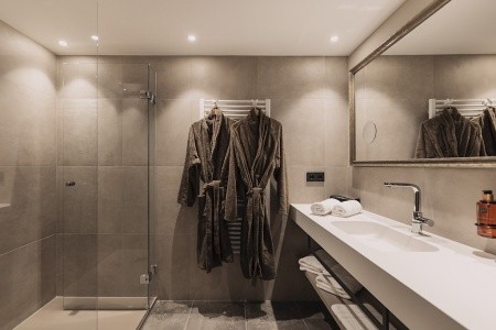 Vier Studios & Restaurant - 6