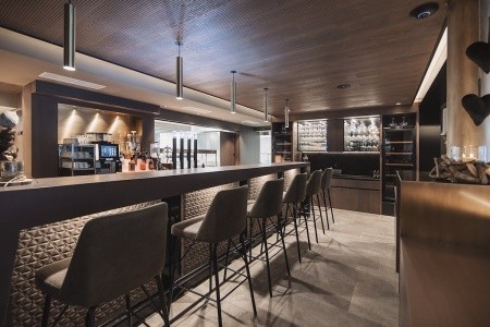 Vier Studios & Restaurant - 8