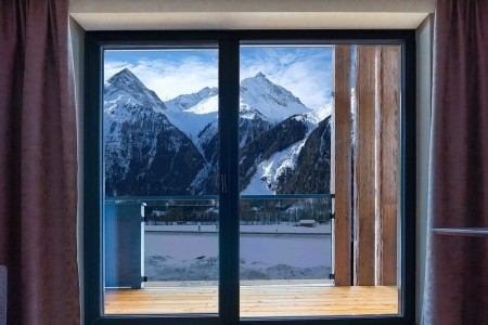 Vier Studios & Restaurant - 9