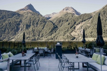 Vier Studios & Restaurant - 10