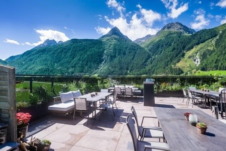 Vier Studios & Restaurant - 11