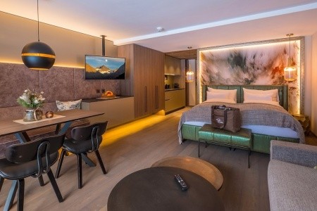 Vier Studios & Restaurant - 12