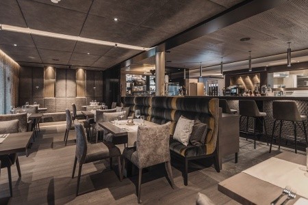 Vier Studios & Restaurant - 13