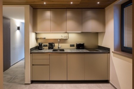 Vier Studios & Restaurant - 14