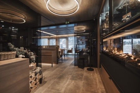 Vier Studios & Restaurant - 15