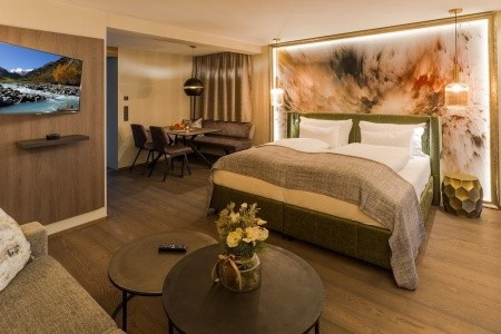 Vier Studios & Restaurant - 25