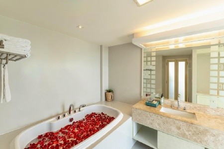Thajsko Phuket Andaman Embrace Resort & Spa 12 dňový pobyt Raňajky Letecky Letisko: Praha November 2026 ( 2/11/26-13/11/26)