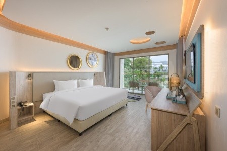Thajsko Phuket Andaman Embrace Resort & Spa 12 dňový pobyt Raňajky Letecky Letisko: Praha November 2026 ( 2/11/26-13/11/26)