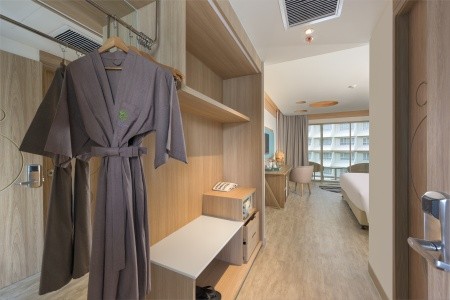 Thajsko Phuket Andaman Embrace Resort & Spa 12 dňový pobyt Raňajky Letecky Letisko: Praha November 2026 ( 2/11/26-13/11/26)