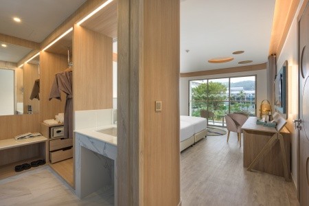 Thajsko Phuket Andaman Embrace Resort & Spa 12 dňový pobyt Raňajky Letecky Letisko: Praha November 2026 ( 2/11/26-13/11/26)