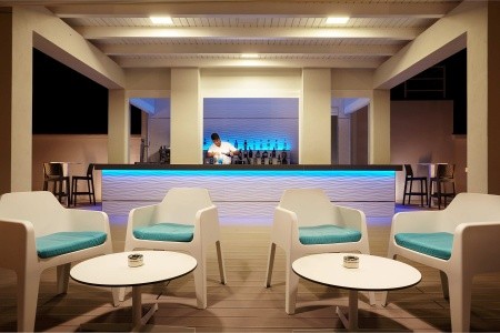 Las Arenas Hotel - 11