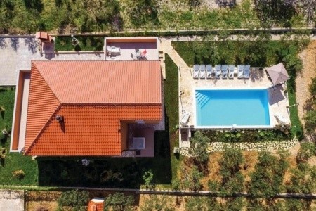 Villa Jelena (Kaštel Novi)