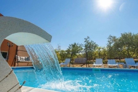 Villa Jelena (Kaštel Novi)