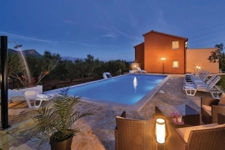 Villa Jelena (Kaštel Novi)