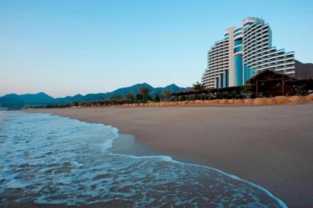 Spojené arabské emiráty Fujairah Le Meridien Al Aqah Beach Resort 6 dňový pobyt All Inclusive Letecky Letisko: Praha March 2027 ( 9/03/27-14/03/27)