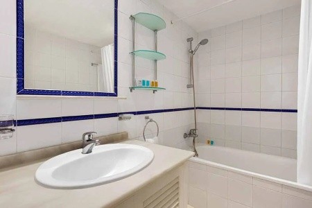 Ramada Hotel & Suites By Wyndham Costa Del Sol - 40