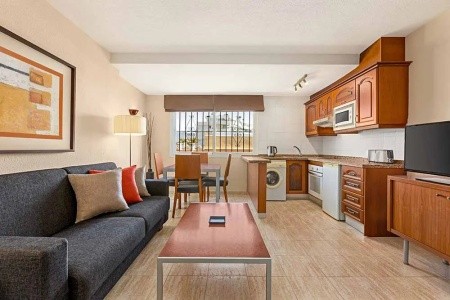 Ramada Hotel & Suites By Wyndham Costa Del Sol - 41