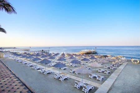 Turecko Alanya Quattro Family Club Dem 8 dňový pobyt Ultra All inclusive Letecky Letisko: Košice August 2026 ( 3/08/26-10/08/26)