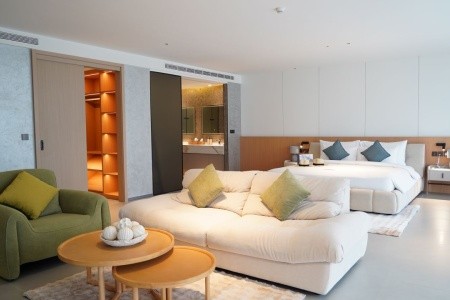 Thajsko Phuket Kora Beach Resort 7 dňový pobyt Raňajky Letecky Letisko: Praha December 2026 (13/12/26-19/12/26)