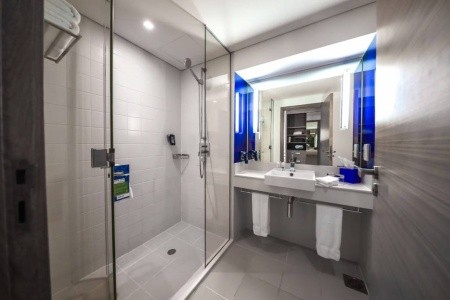 Spojené arabské emiráty Abu Dhabi Park Inn Abu Dhabi Yas Island 7 dňový pobyt Polpenzia Letecky Letisko: Praha June 2026 ( 3/06/26- 9/06/26)